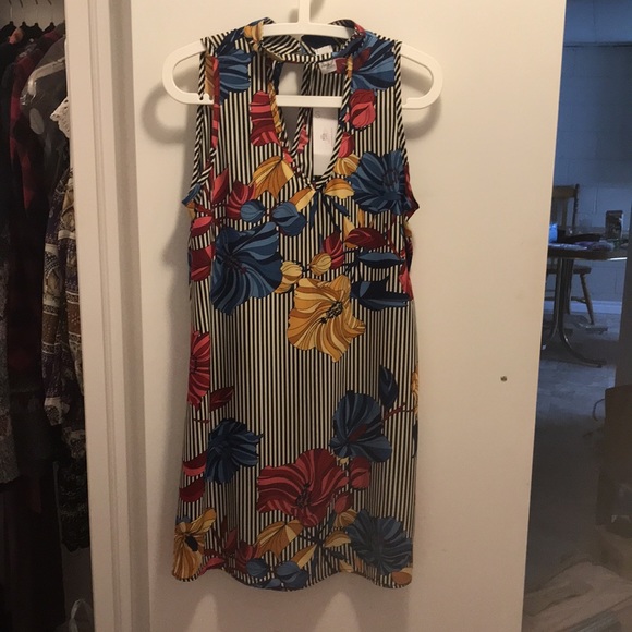 Unique summer dress key hole collared neck line - Picture 2 of 3